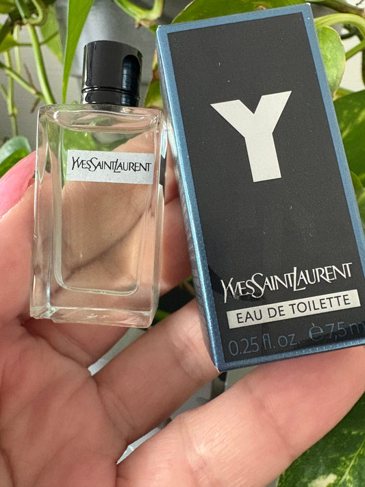✨ Yves Saint Laurent Eau de Toilette 7.5ml – Elegância em Miniatura ✨